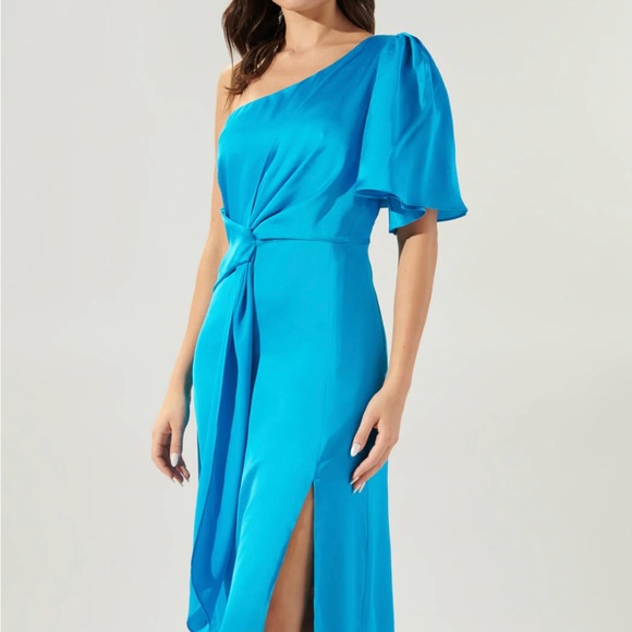 Gorgeous Sugarlips satin dress new with tags. - Picture 2 of 7